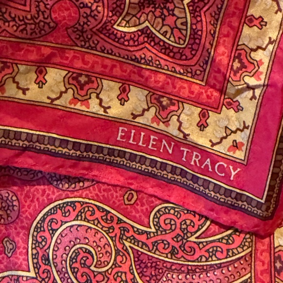 Ellen Tracy Silk Red/Burnt Orange and Gold Paisley Scarf Like New - Picture 3 of 10